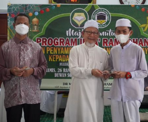 Penyampaian Sumbangan Aidilfitri Kepada Pelajar Terpilih